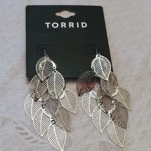 Dangle leaf earrings